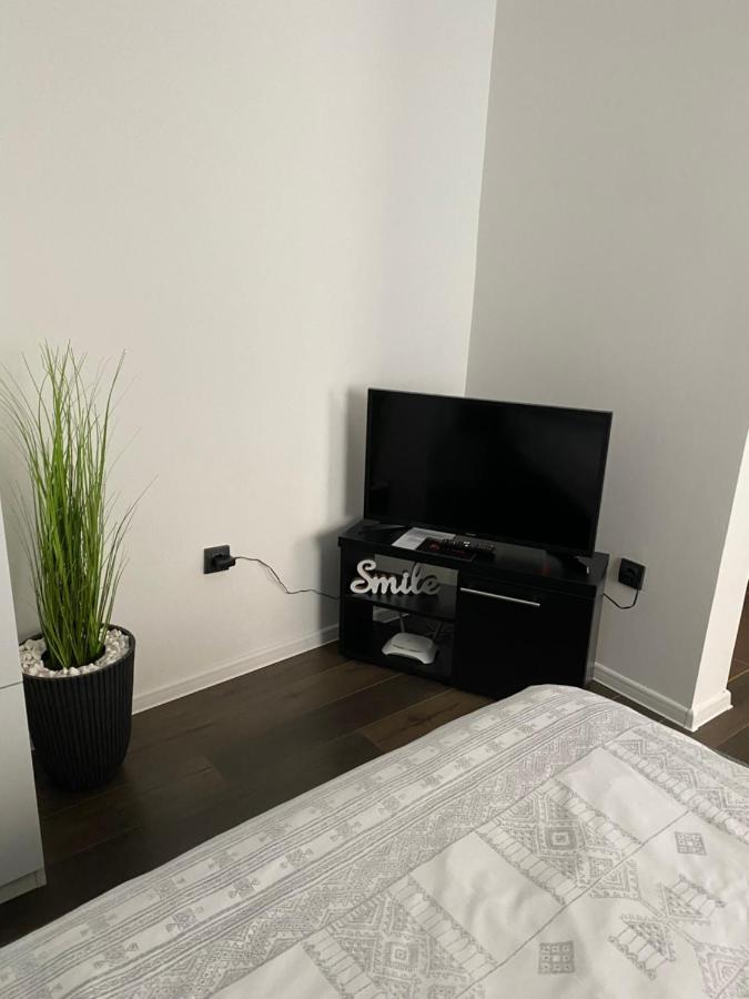 Strawberry Apartments City Center Нови-Сад Экстерьер фото